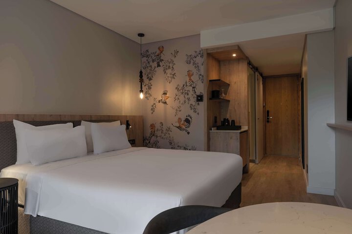 Room 25 of 173