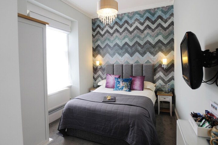 Room 10 of 90