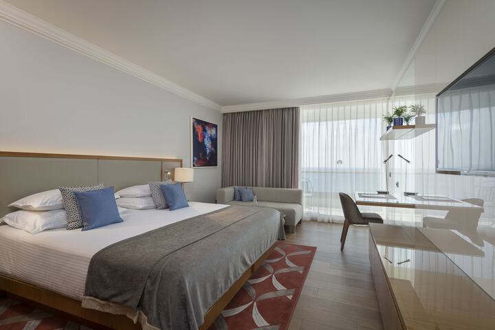 Room 30 of 100
