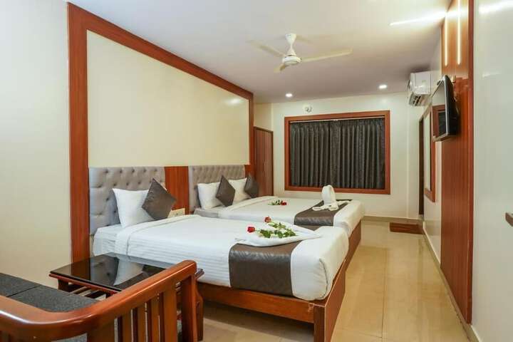 Room 5 of 16