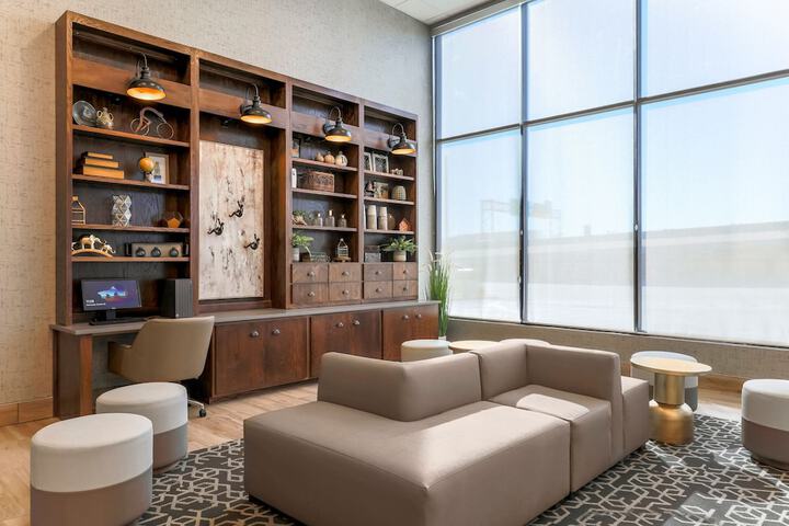 Lobby lounge