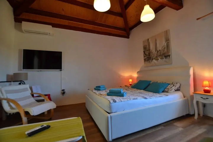 Room 4 of 14