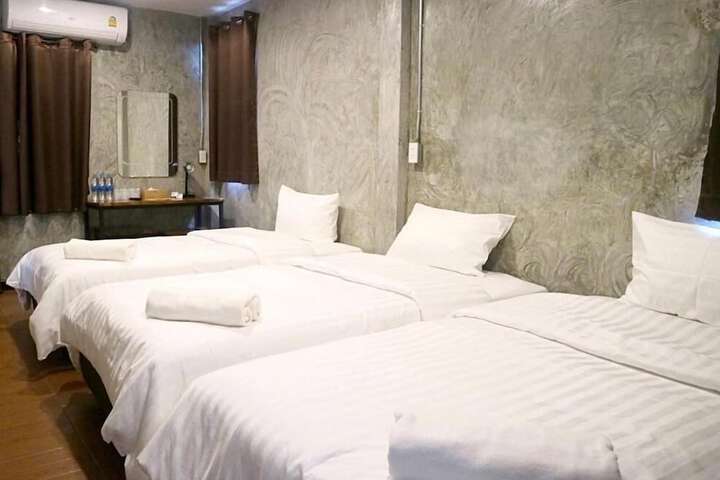 Room 4 of 36