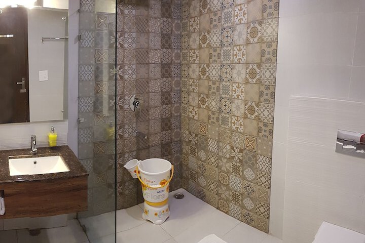 Room 18 of 28