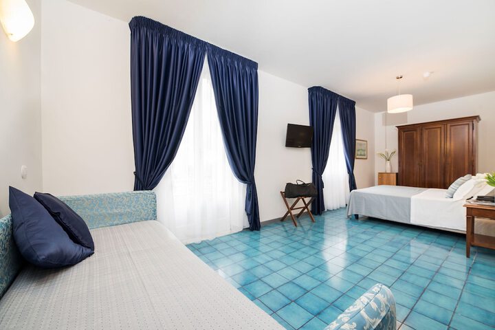 Room 32 of 85