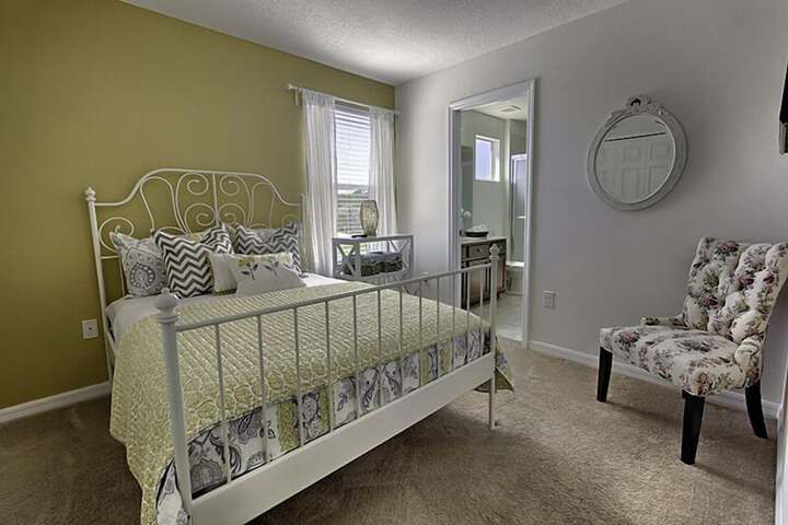 Room 95 of 221