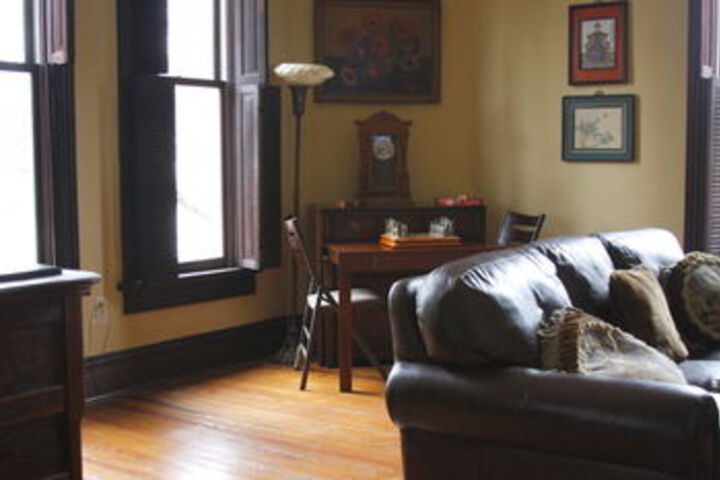Lounge 7 of 19