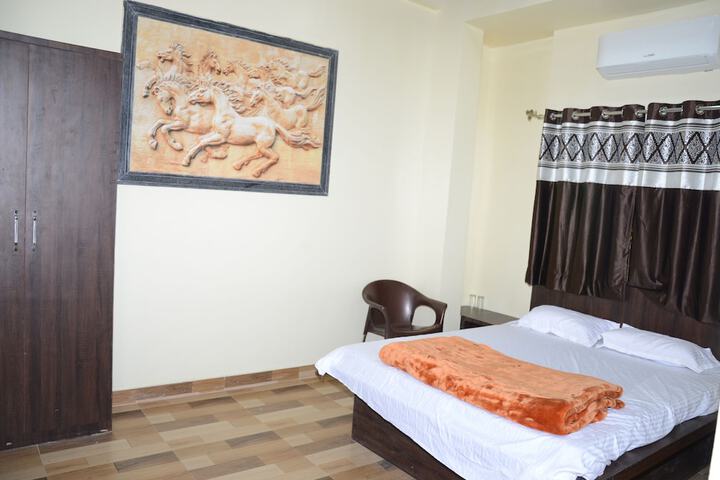 Room 5 of 49
