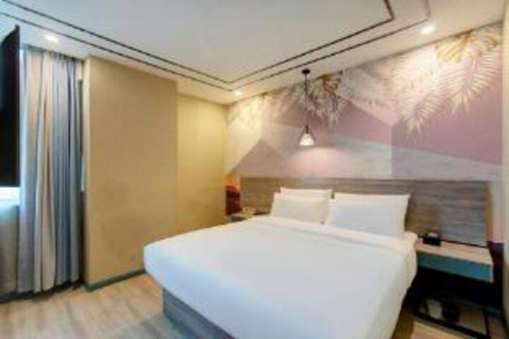 Room 18 of 20