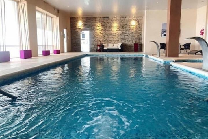 Hotel Pool