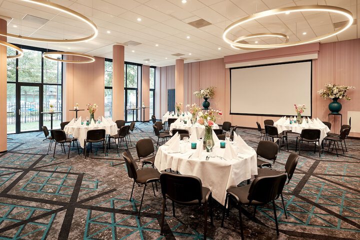 Ballroom/Hall 99 of 112