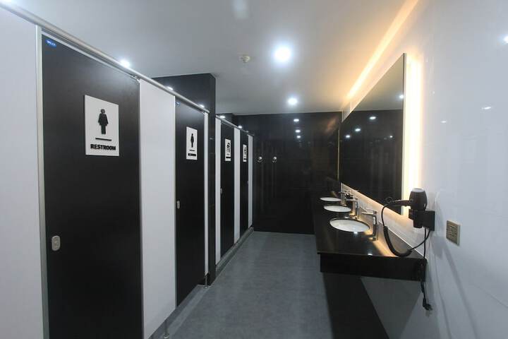 Room 42 of 74