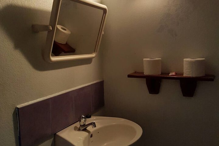 Room 18 of 34