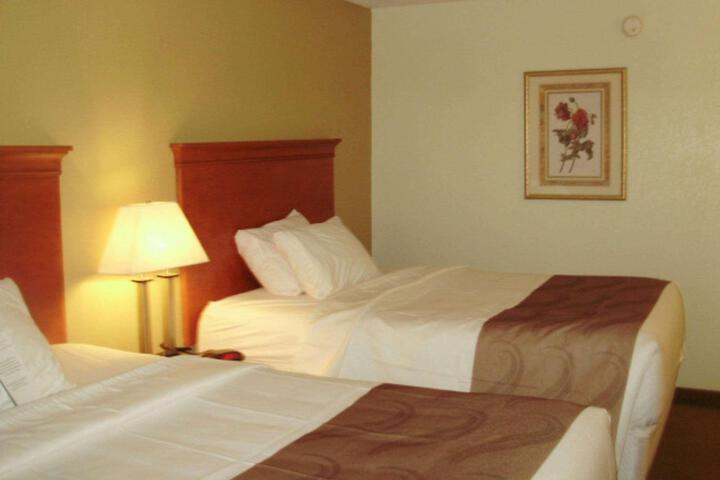 2 Double Beds (15 of 19)