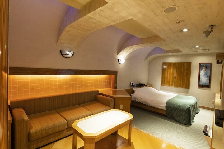 Room 17 of 41