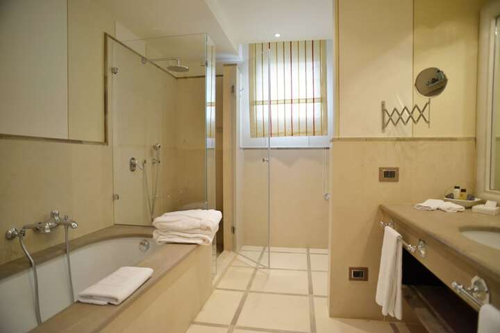 Room 155 of 216