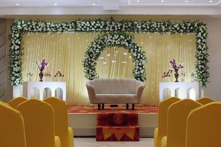Ballroom/Hall 69 of 77