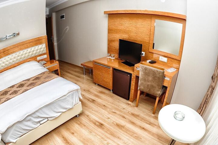 Room 14 of 36