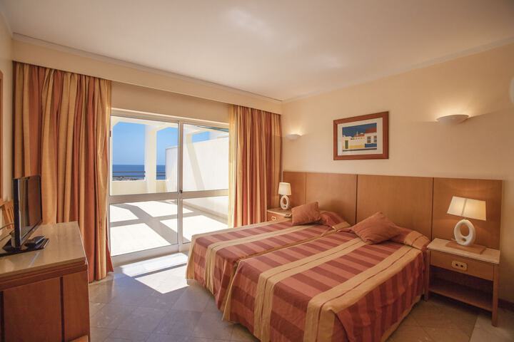 Room 4 of 73