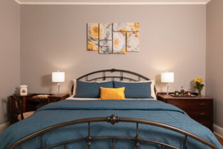 Room 28 of 282