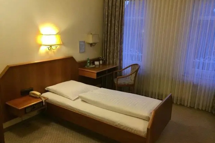 Room 5 of 14
