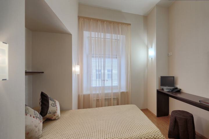 Room 2 of 21