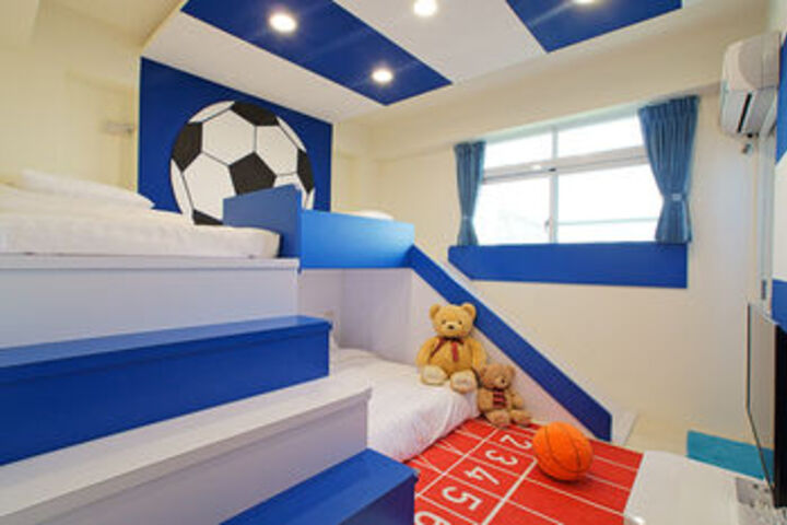 Room 4 of 7