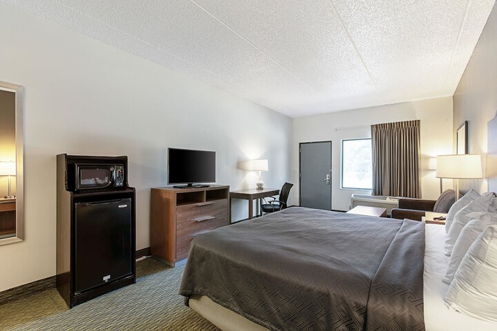 1 King Bed (1 of 10)