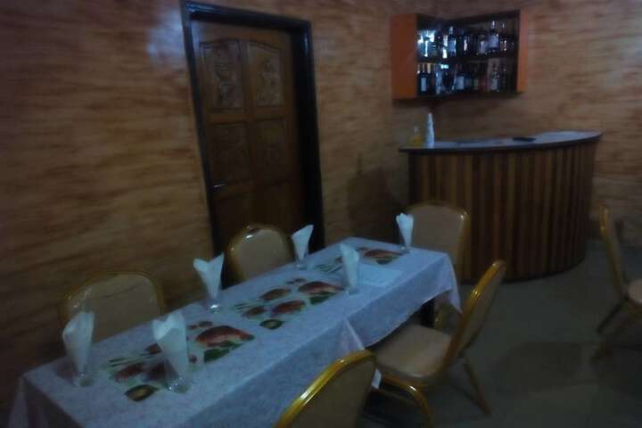 Dining 4 of 32