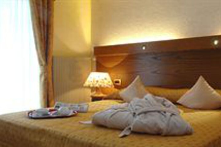 Room 10 of 29