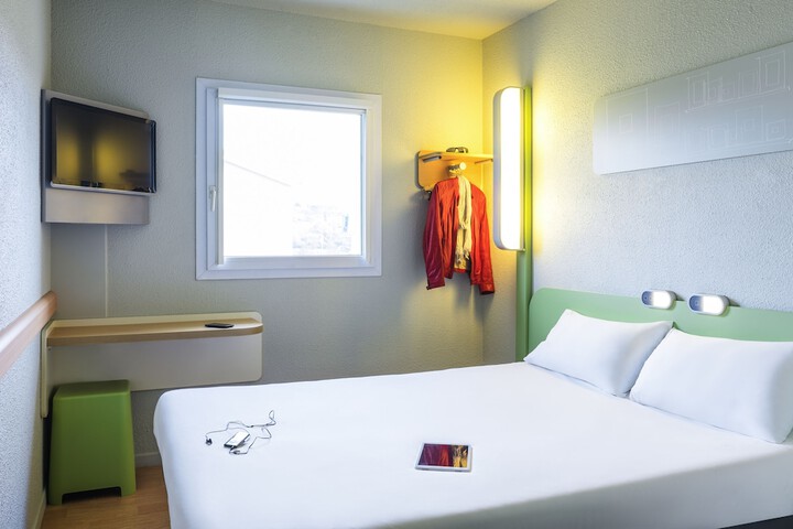 Room 9 of 35