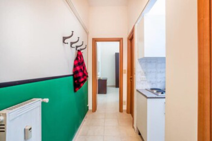 Room 10 of 20