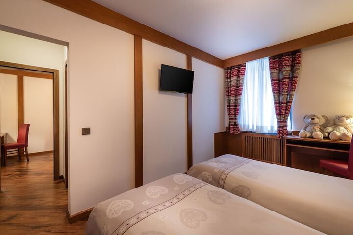 Room 76 of 122