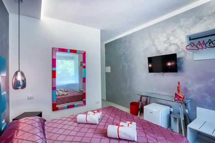 Room 4 of 12