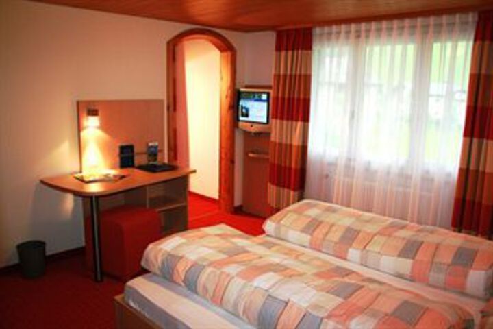 Room 33 of 67