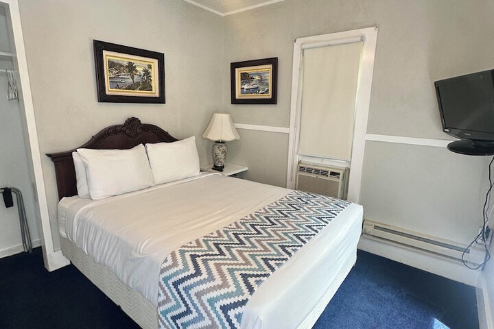 Room 25 of 37