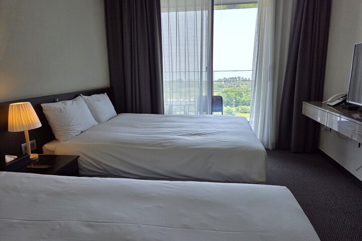 Room 28 of 40