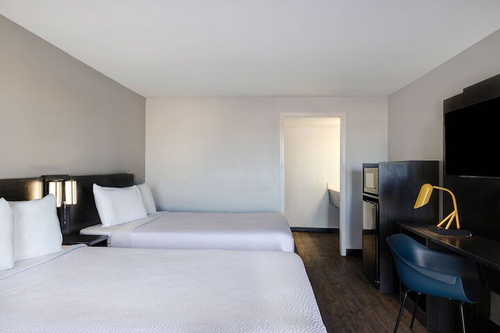 Standard Double Bed (10 of 10)