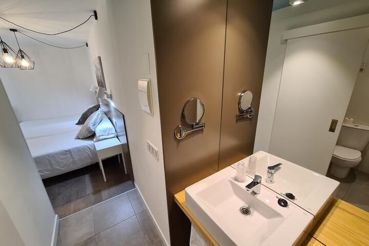Room 54 of 72