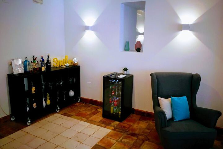 Lounge 53 of 79