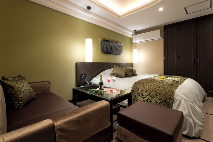 Room 8 of 32