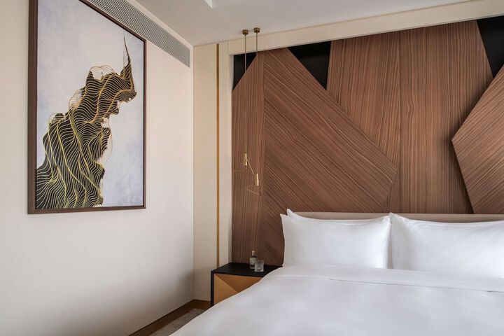 Room 6 of 79
