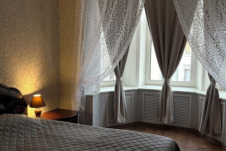 Room 6 of 28