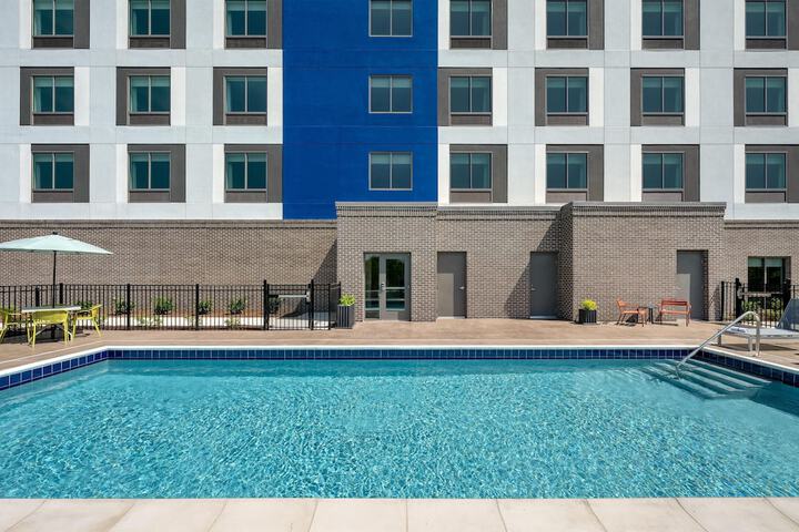Pool 25 of 37