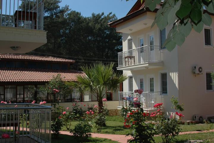 Hotel Exterior 36 of 39