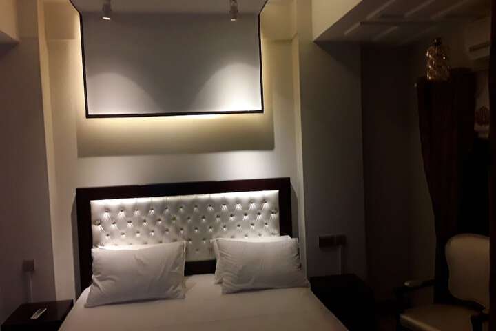 Room 8 of 21