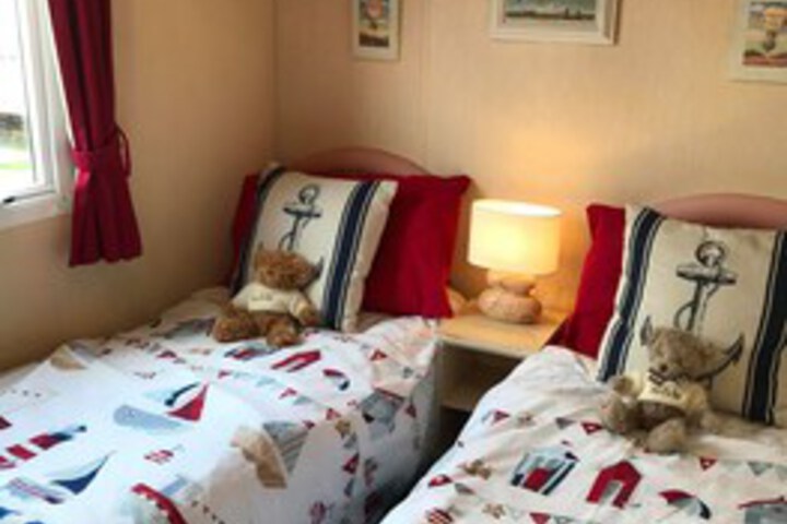 Room 9 of 28