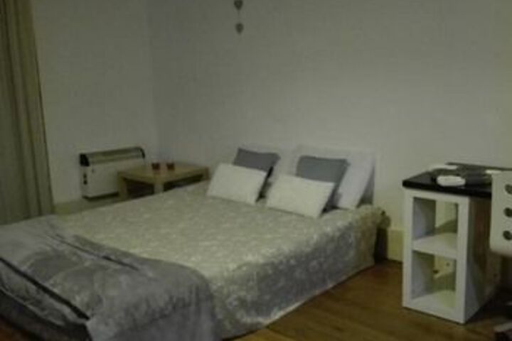 Room 7 of 12