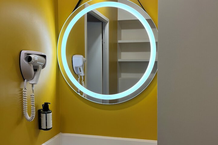 Room 13 of 32