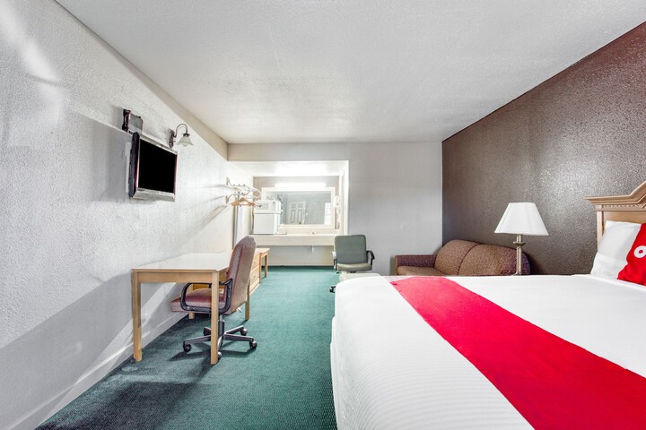 Room 6 of 28